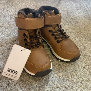 NWT Toddler hiking boots - Size 8